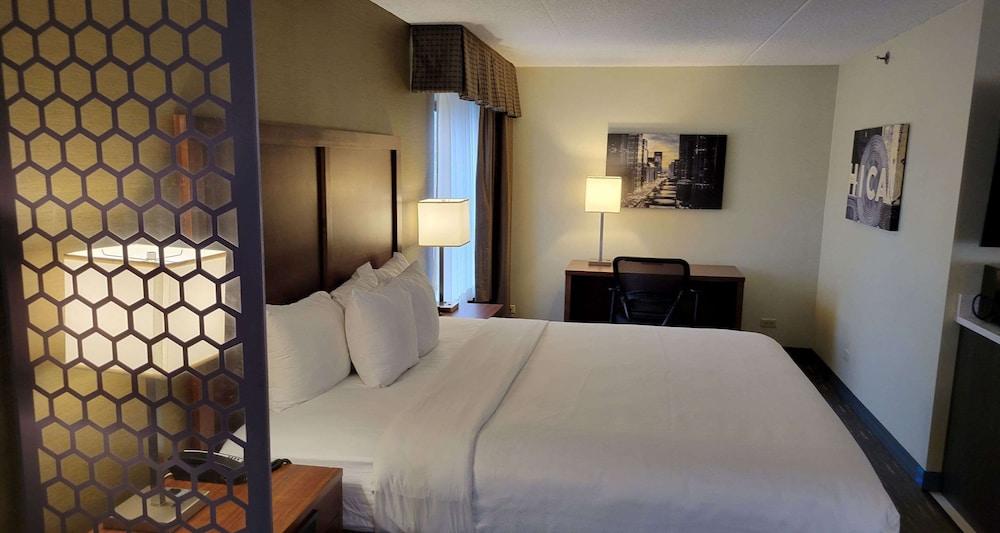 Western Chicago - 3* Downers Grove
