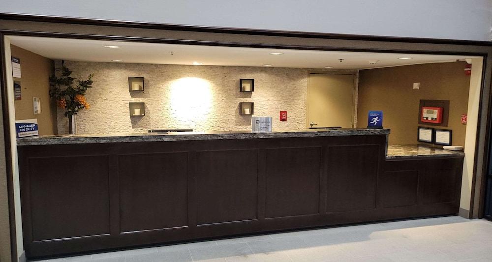 Western Chicago - Hotel